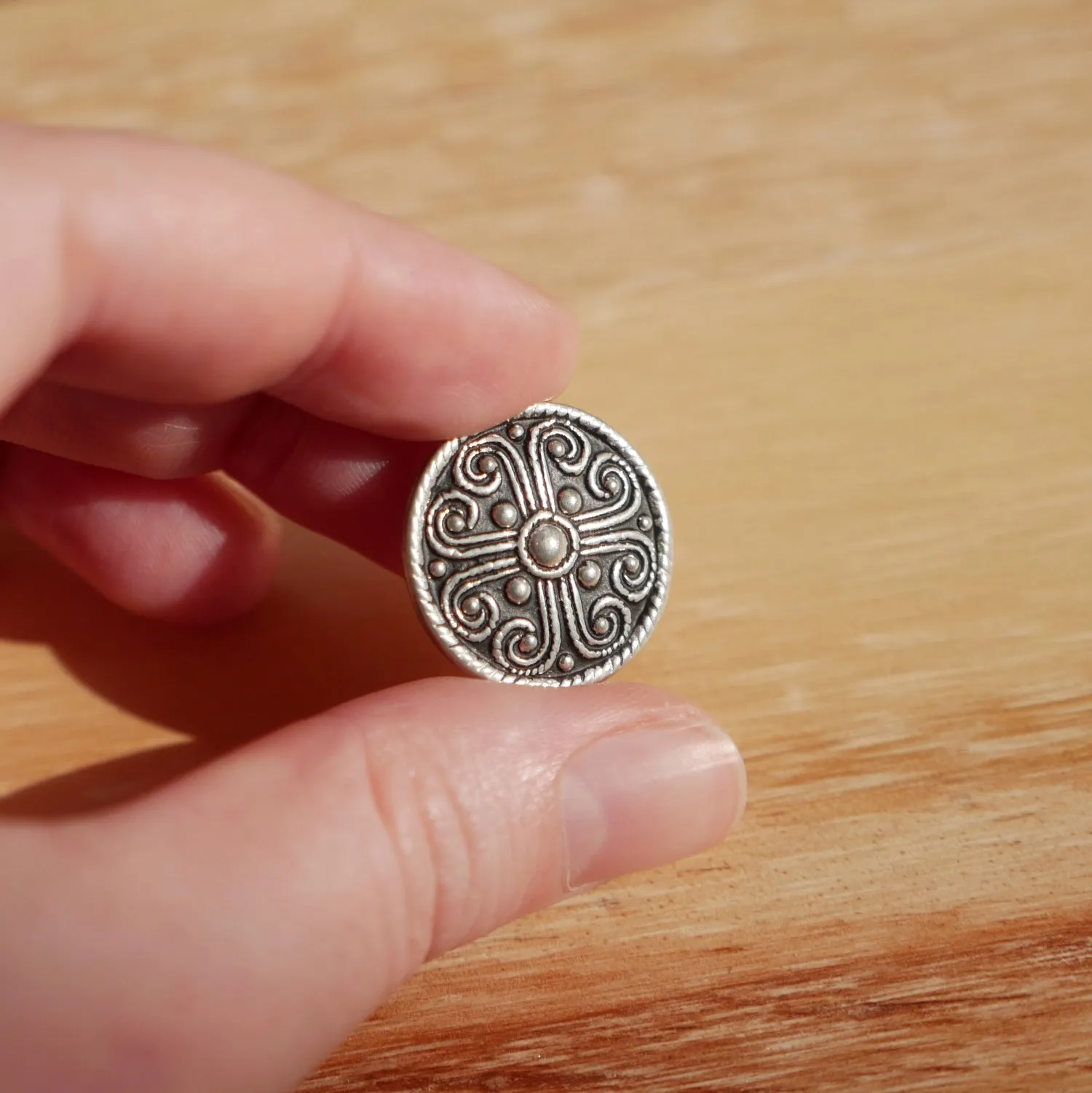 13/16" Rope Cross Button