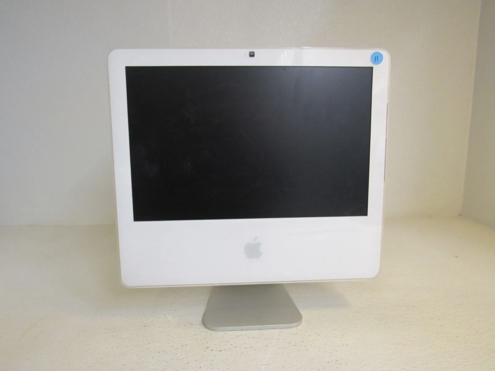 Apple iMac 17 in All In One Computer Bare Unit E White/Gray 1GB RAM A1195 -- Used