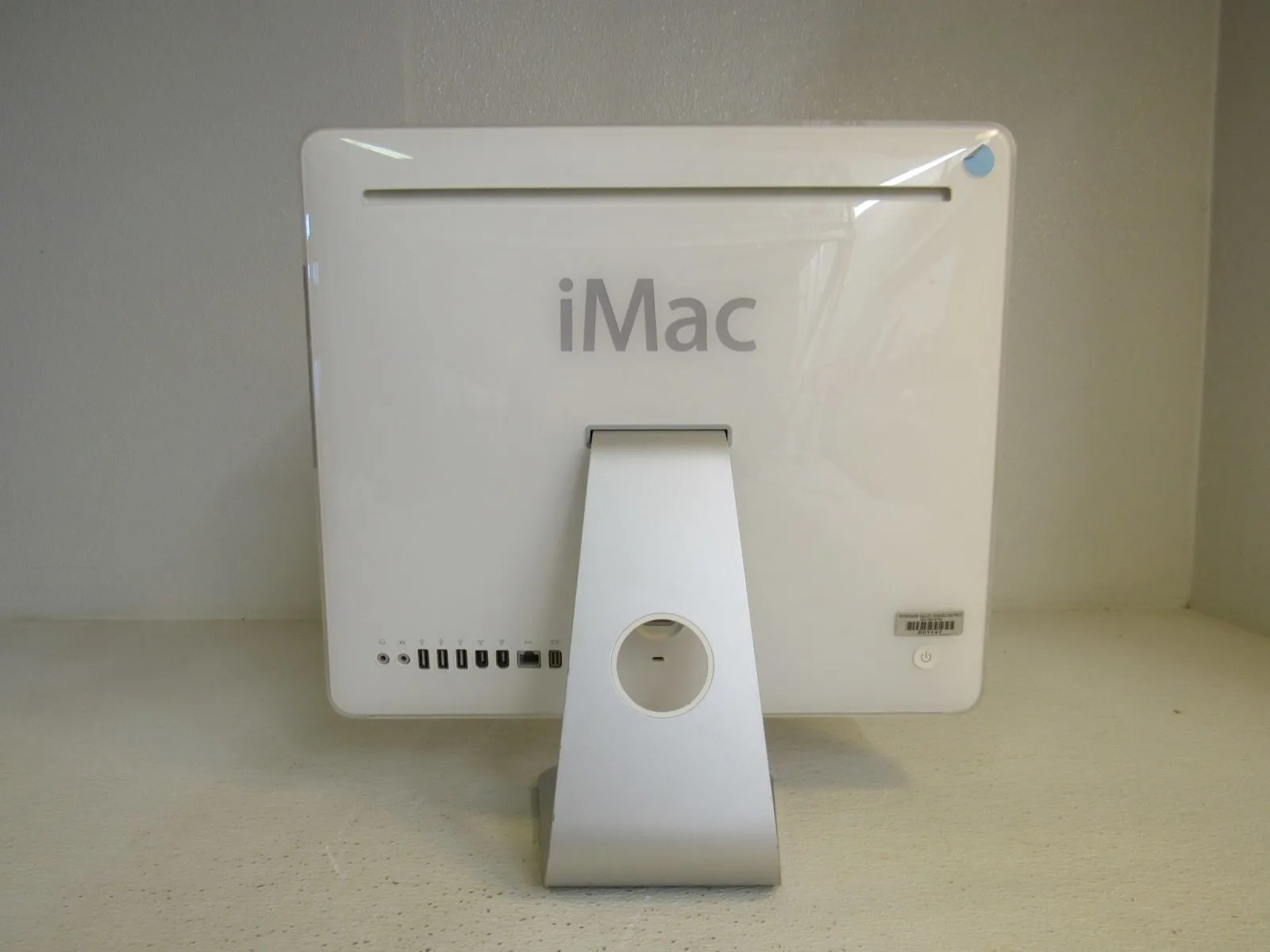 Apple iMac 17 in All In One Computer Bare Unit E White/Gray 1GB RAM A1195 -- Used