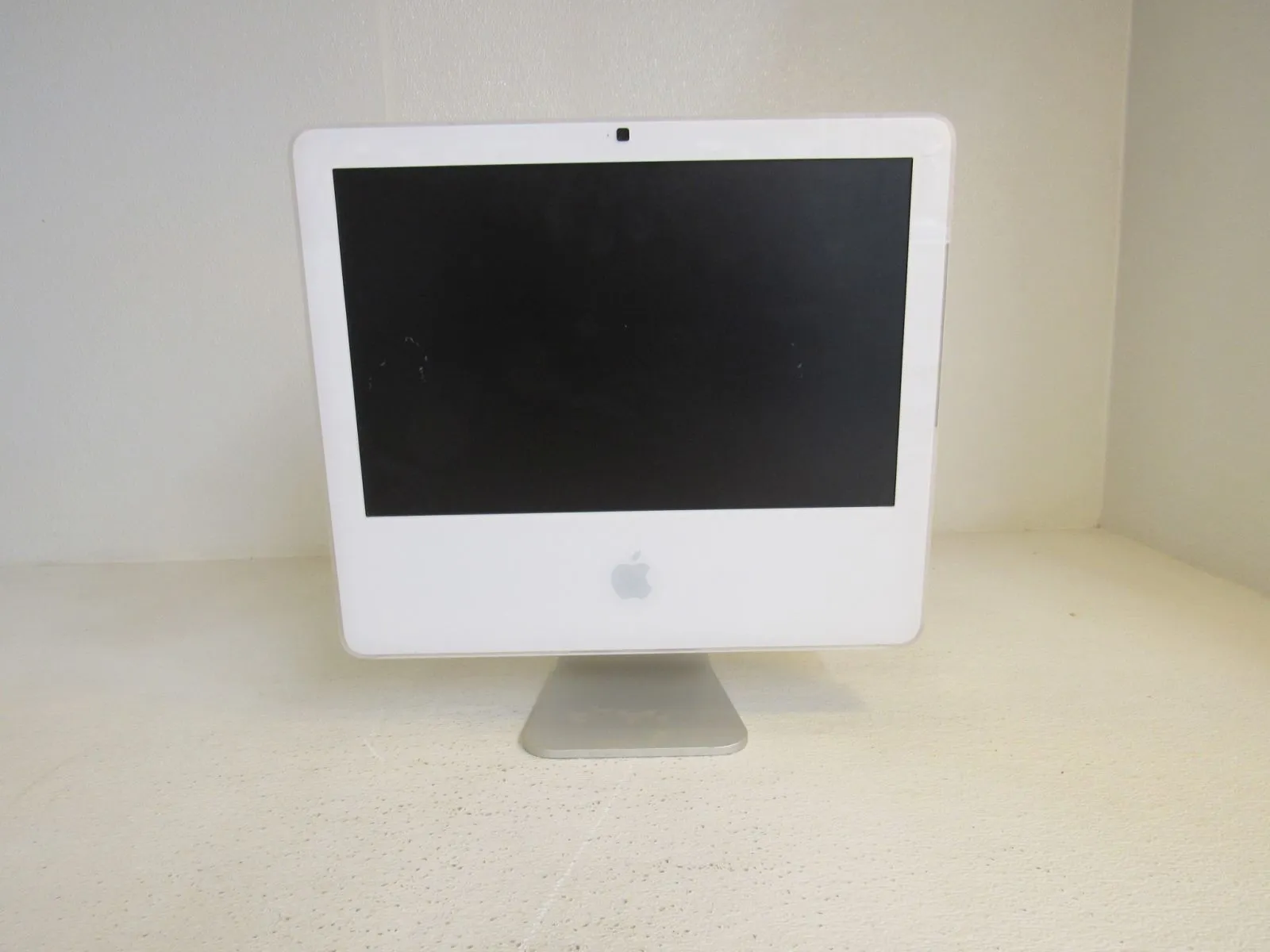 Apple iMac 17 in All In One Computer Bare Unit S White/Gray 1GB RAM A1195 -- Used