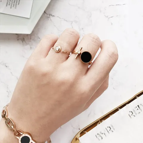 Black Round Crystal Ring Rose Gold