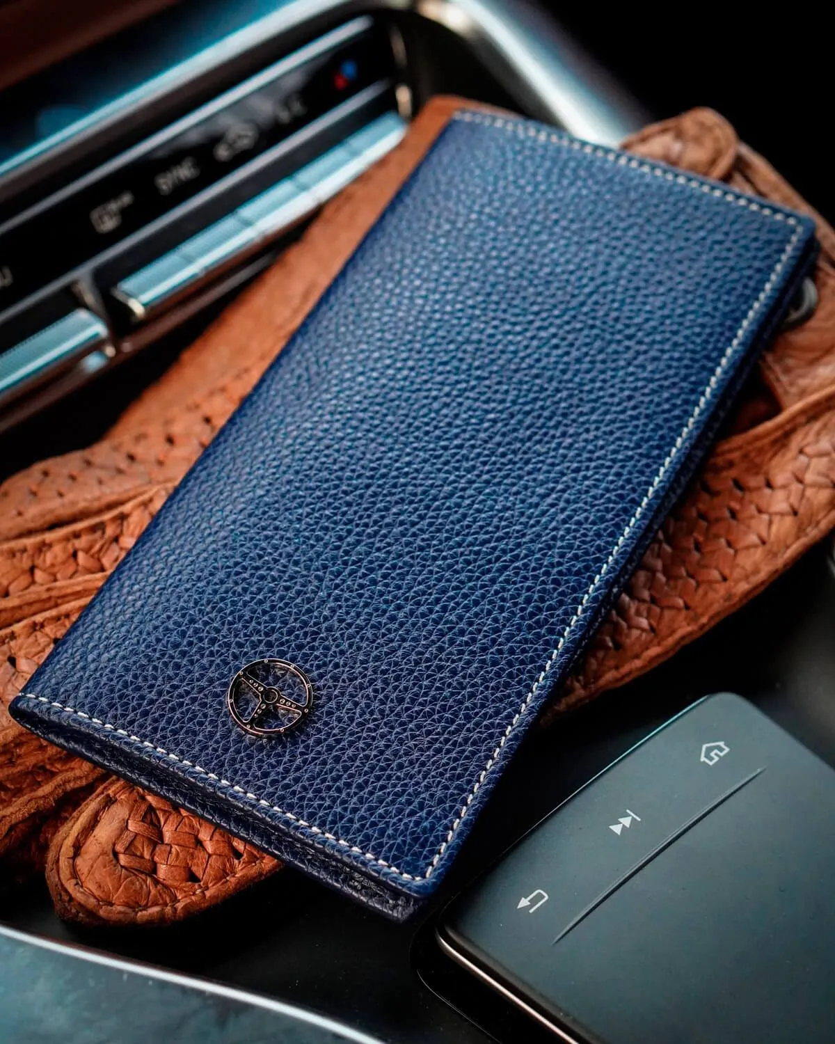 GLOBETROTTER - Full-grain Leather Long Wallet - Blue