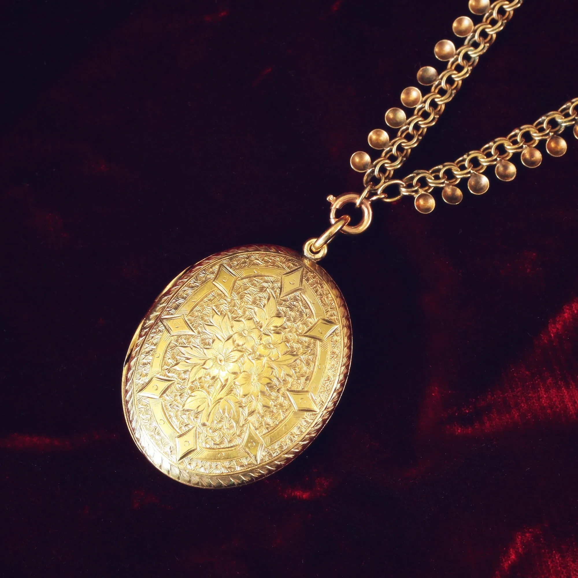 Impressive Florabunda Victorian 'Pinchbeck' Locket & Collarette