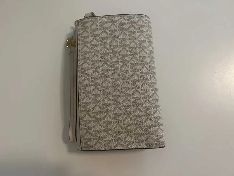 Jet Set Charm Logo and Leather Smartphone Wallet