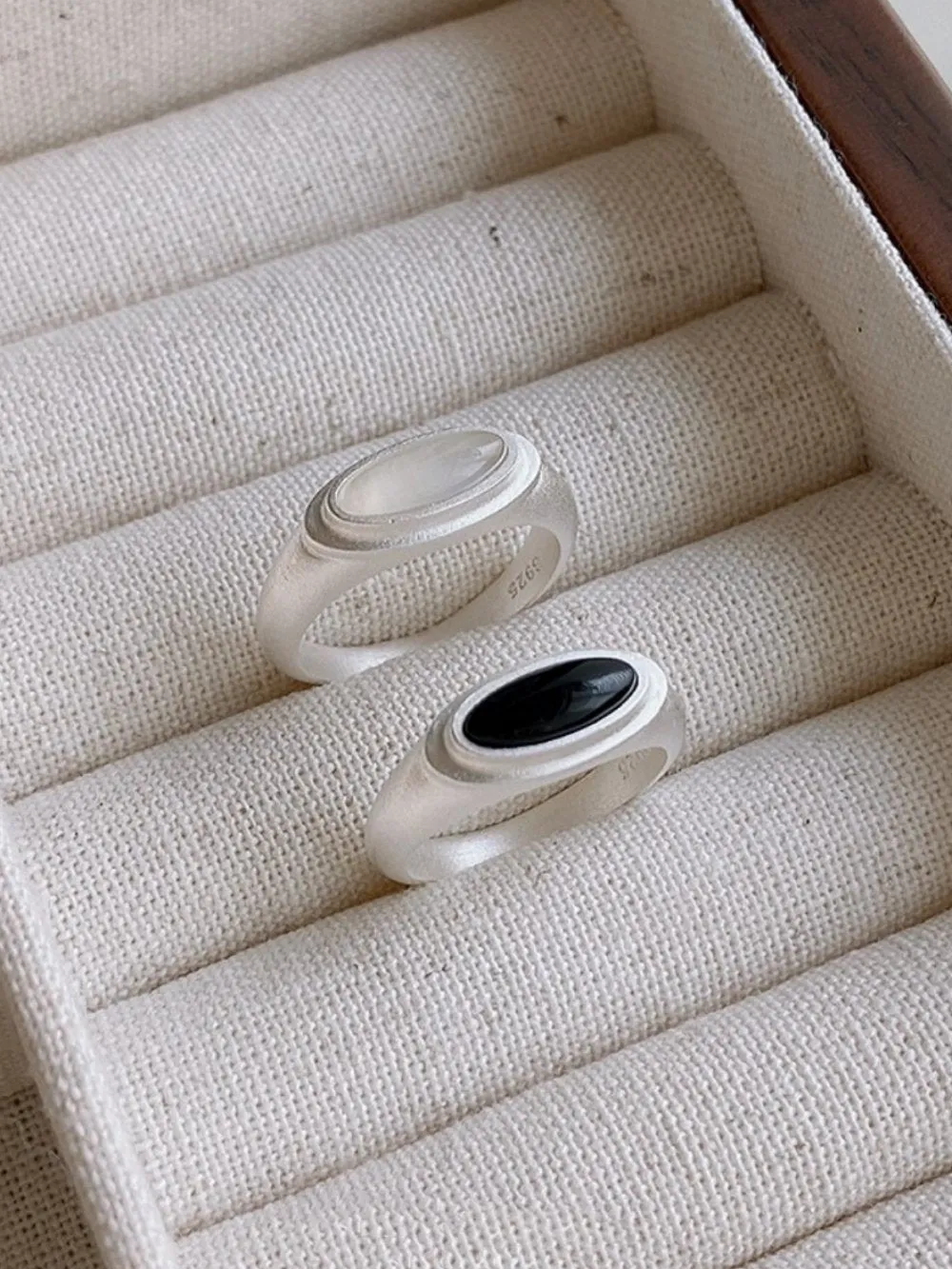 Pure Silver Satellite Ring-White Chalcedony/Black Onyx