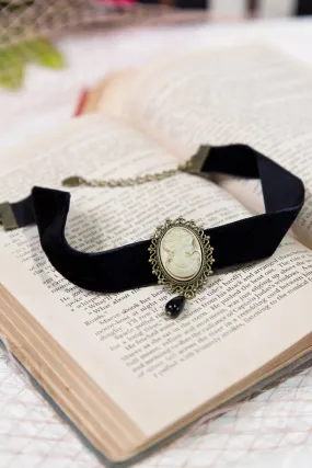 Regency Cameo Choker