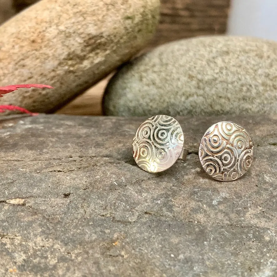 Silver textured round stud earrings