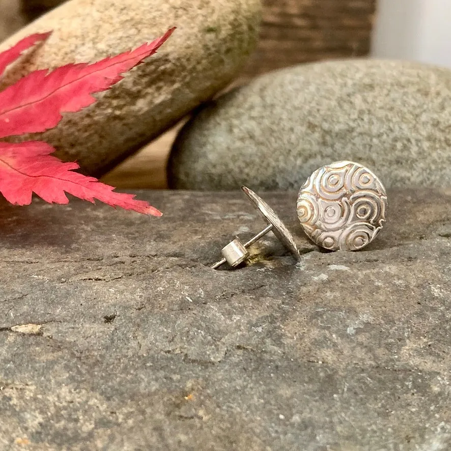 Silver textured round stud earrings